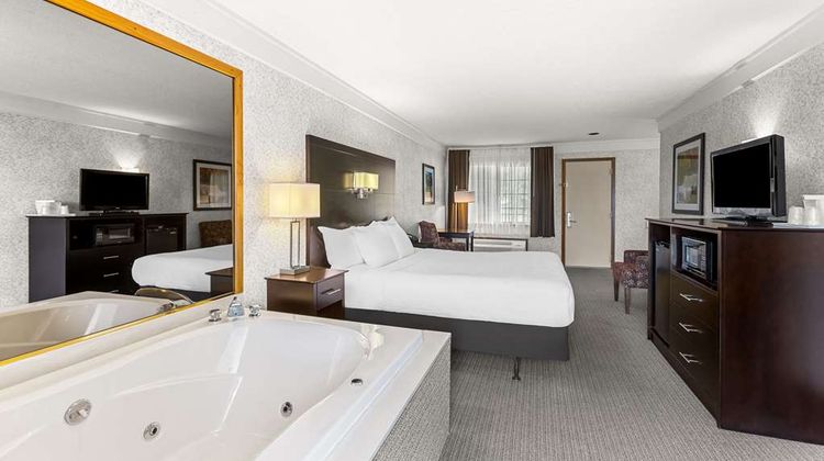 Quality Inn Lakefront Room