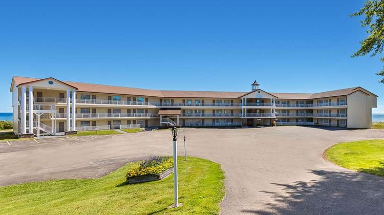 Quality Inn Lakefront Exterior
