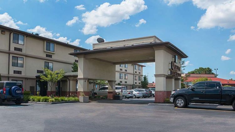 Quality Inn & Suites Metro Airport Exterior