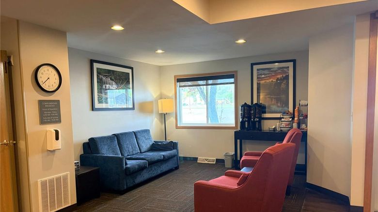 <b>Comfort Inn Iron Mountain North Lobby</b>. Images powered by <a href="https://iceportal.shijigroup.com/" title="IcePortal" target="_blank">IcePortal</a>.