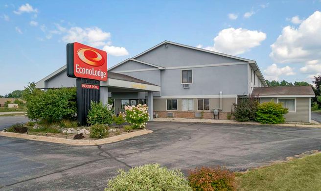 Econo Lodge Traverse City South Exterior