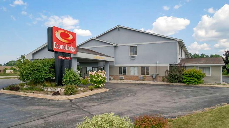 Econo Lodge Traverse City South Exterior. Images powered by <a href="https://iceportal.shijigroup.com" target="_blank" rel="noopener">Ice Portal</a>.