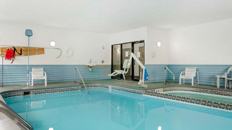 Econo Lodge Traverse City South Pool
