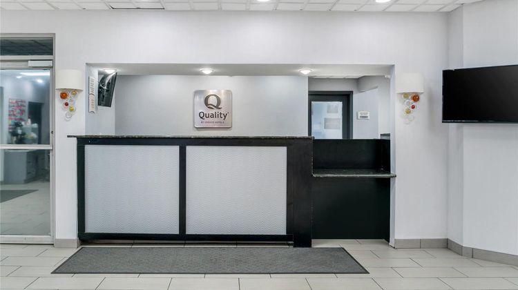 Quality Inn & Suites Lobby