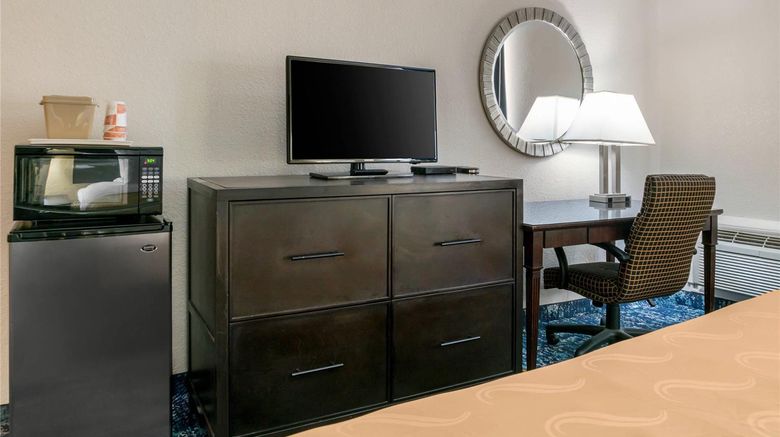 <b>Quality Inn & Suites Room</b>. Images powered by <a href="https://iceportal.shijigroup.com/" title="IcePortal" target="_blank">IcePortal</a>.
