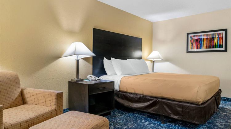 Quality Inn and Suites Livonia Detroit Suite
