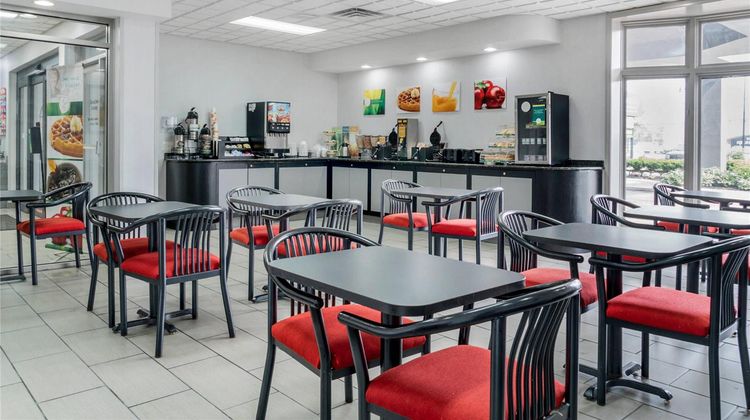 Quality Inn and Suites Livonia Detroit Restaurant