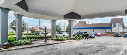 Quality Inn and Suites Livonia Detroit Exterior