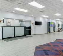Quality Inn and Suites Livonia Detroit Lobby
