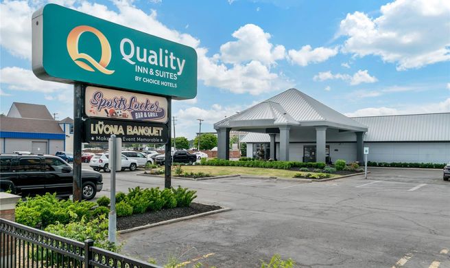 Quality Inn and Suites Livonia Detroit Exterior