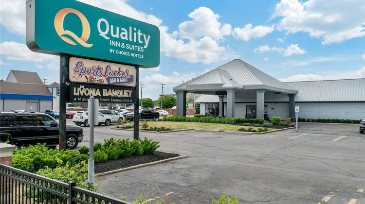 Quality Inn and Suites Livonia Detroit Exterior
