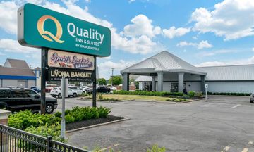 Quality Inn and Suites Livonia Detroit