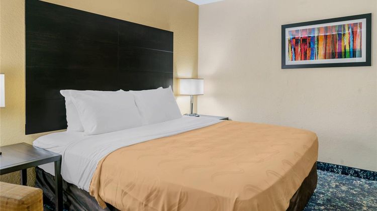 Quality Inn and Suites Livonia Detroit Room