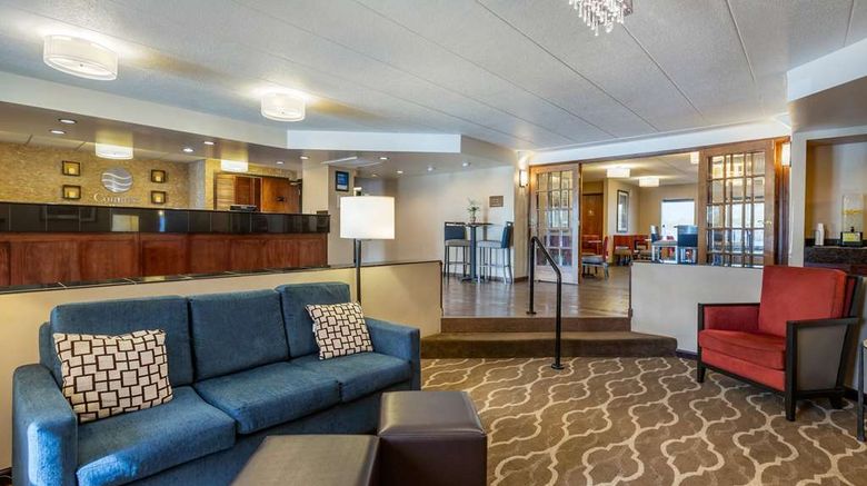<b>Comfort Inn Airport Lobby</b>. Images powered by <a href="https://iceportal.shijigroup.com/" title="IcePortal" target="_blank">IcePortal</a>.