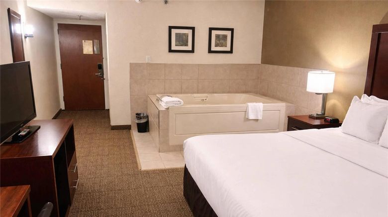 <b>Comfort Inn Suite</b>. Images powered by <a href="https://iceportal.shijigroup.com/" title="IcePortal" target="_blank">IcePortal</a>.