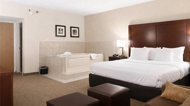 <b>Comfort Inn Suite</b>. Images powered by <a href="https://iceportal.shijigroup.com/" title="IcePortal" target="_blank">IcePortal</a>.