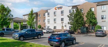 Comfort Suites Exterior