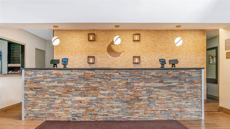 <b>Comfort Suites Lobby</b>. Images powered by <a href="https://iceportal.shijigroup.com/" title="IcePortal" target="_blank">IcePortal</a>.