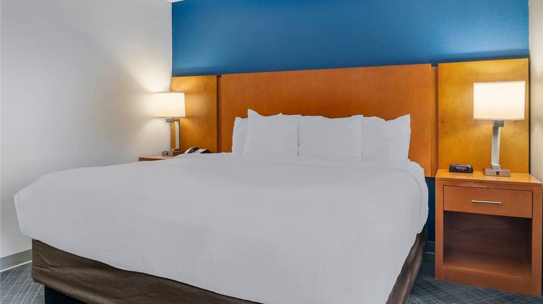 <b>Comfort Suites Suite</b>. Images powered by <a href="https://iceportal.shijigroup.com/" title="IcePortal" target="_blank">IcePortal</a>.