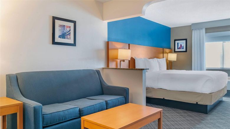 <b>Comfort Suites Suite</b>. Images powered by <a href="https://iceportal.shijigroup.com/" title="IcePortal" target="_blank">IcePortal</a>.