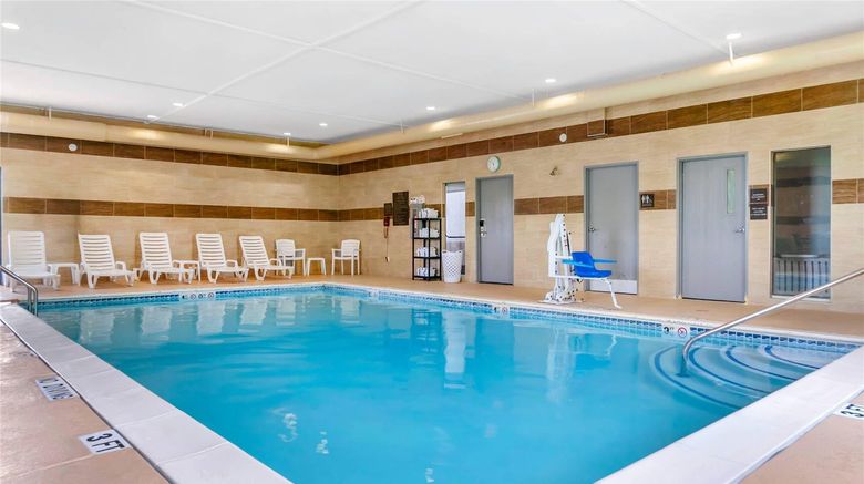 <b>Comfort Suites Pool</b>. Images powered by <a href="https://iceportal.shijigroup.com/" title="IcePortal" target="_blank">IcePortal</a>.