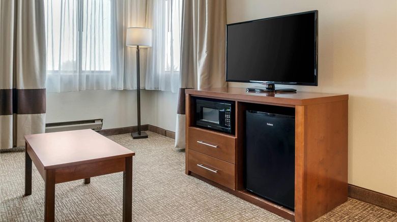 <b>Comfort Inn Manistique Suite</b>. Images powered by <a href="https://iceportal.shijigroup.com/" title="IcePortal" target="_blank">IcePortal</a>.