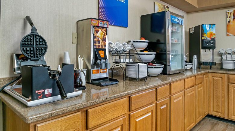<b>Comfort Inn Manistique Restaurant</b>. Images powered by <a href="https://iceportal.shijigroup.com/" title="IcePortal" target="_blank">IcePortal</a>.