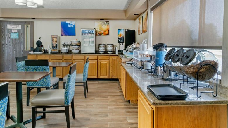 <b>Comfort Inn Manistique Restaurant</b>. Images powered by <a href="https://iceportal.shijigroup.com/" title="IcePortal" target="_blank">IcePortal</a>.