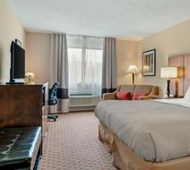Quality Inn St Ignace Room