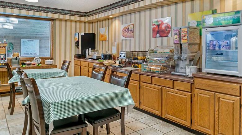 <b>Quality Inn St Ignace Restaurant</b>. Images powered by <a href="https://iceportal.shijigroup.com/" title="IcePortal" target="_blank">IcePortal</a>.