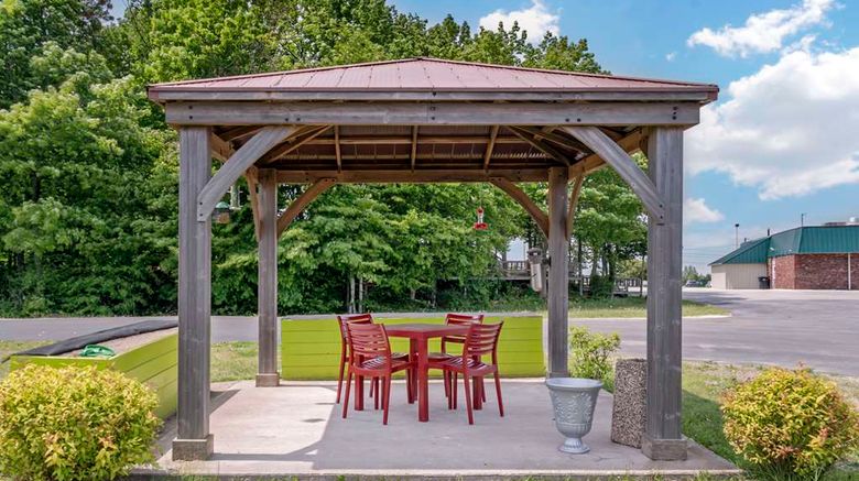 <b>Quality Inn St Ignace Pool</b>. Images powered by <a href="https://iceportal.shijigroup.com/" title="IcePortal" target="_blank">IcePortal</a>.