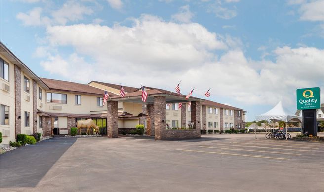 Quality Inn St Ignace Exterior