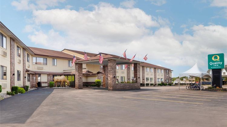 Quality Inn St Ignace Exterior