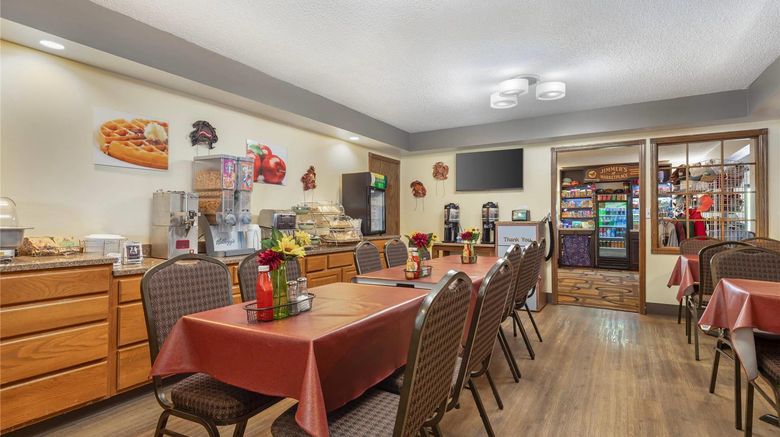 <b>Quality Inn St Ignace Restaurant</b>. Images powered by <a href="https://iceportal.shijigroup.com/" title="IcePortal" target="_blank">IcePortal</a>.
