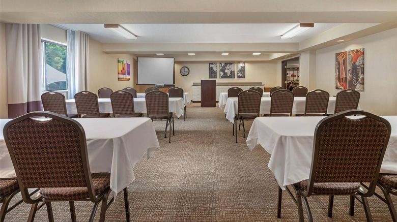 <b>Quality Inn St Ignace Meeting</b>. Images powered by <a href="https://iceportal.shijigroup.com/" title="IcePortal" target="_blank">IcePortal</a>.