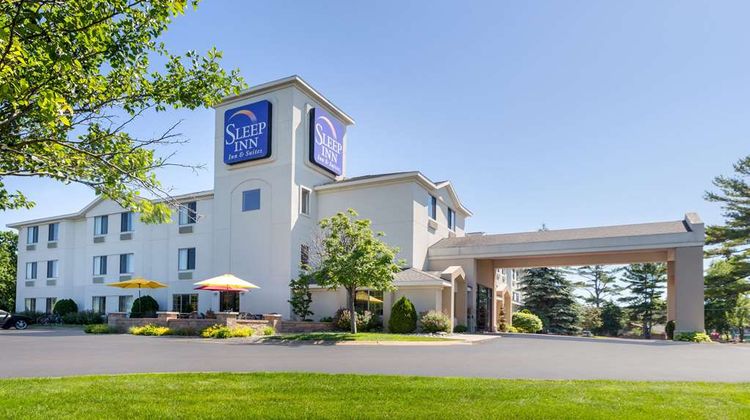 Sleep Inn & Suites Acme Exterior