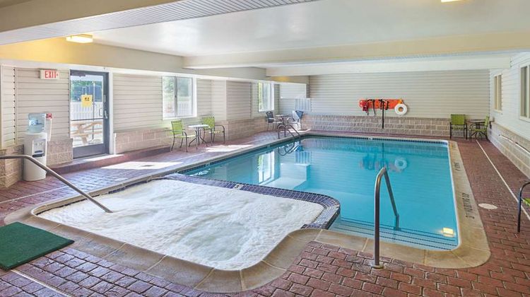 Sleep Inn & Suites Acme Pool