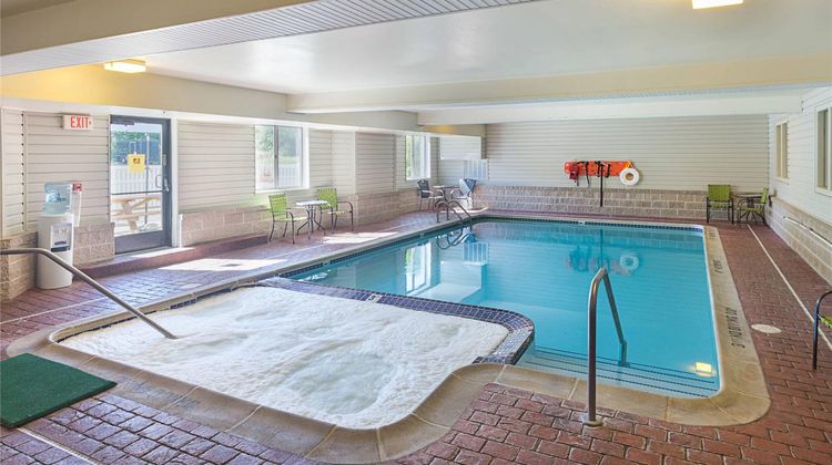 Sleep Inn & Suites Acme Pool