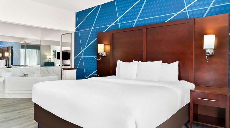 Comfort Suites Room