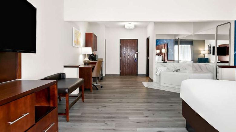 <b>Comfort Suites Room</b>. Images powered by <a href="https://iceportal.shijigroup.com/" title="IcePortal" target="_blank">IcePortal</a>.