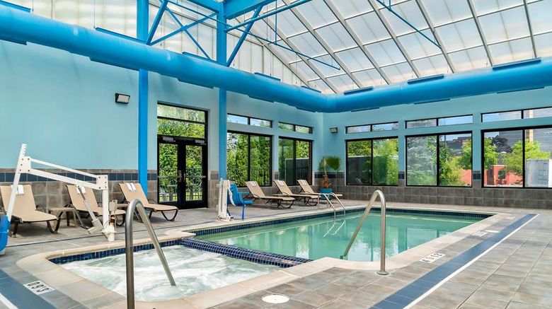 <b>Comfort Suites Pool</b>. Images powered by <a href="https://iceportal.shijigroup.com/" title="IcePortal" target="_blank">IcePortal</a>.