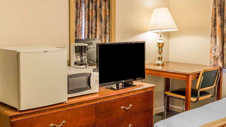 Rodeway Inn Room