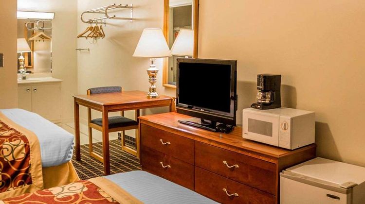 Rodeway Inn Room
