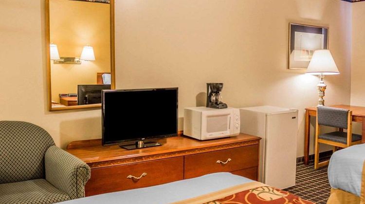 Rodeway Inn Room