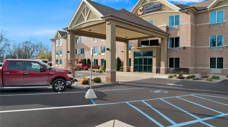 <b>Comfort Inn and Suites Taylor Exterior</b>. Images powered by <a href="https://iceportal.shijigroup.com/" title="IcePortal" target="_blank">IcePortal</a>.
