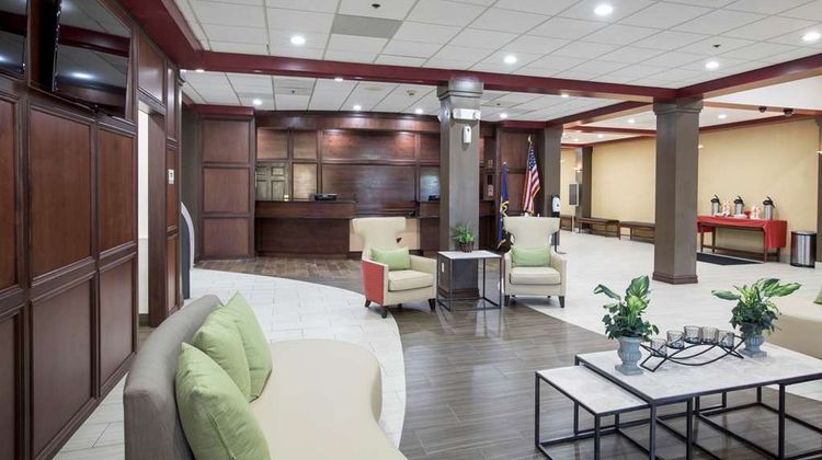 Clarion Hotel Detroit Metro Airport Lobby