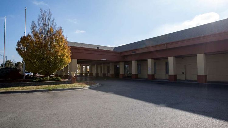 Clarion Hotel Detroit Metro Airport Exterior