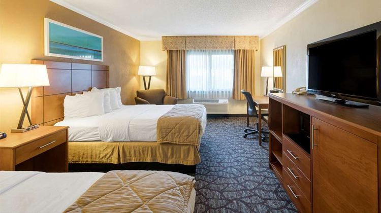Clarion Hotel Detroit Metro Airport Room