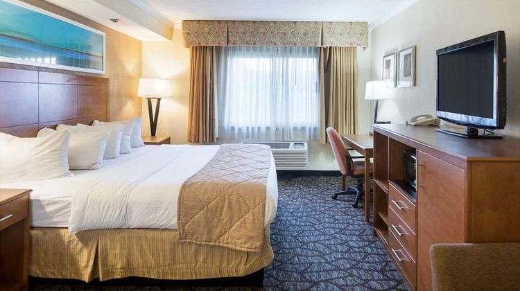 Clarion Hotel Detroit Metro Airport Room