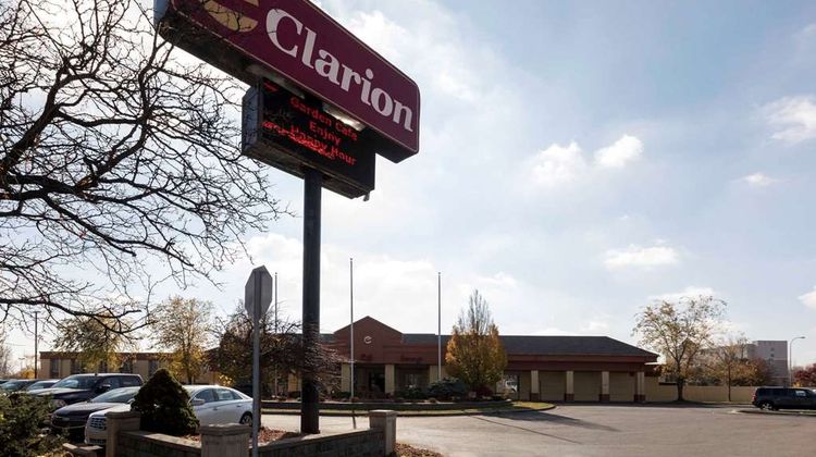 Clarion Hotel Detroit Metro Airport Exterior